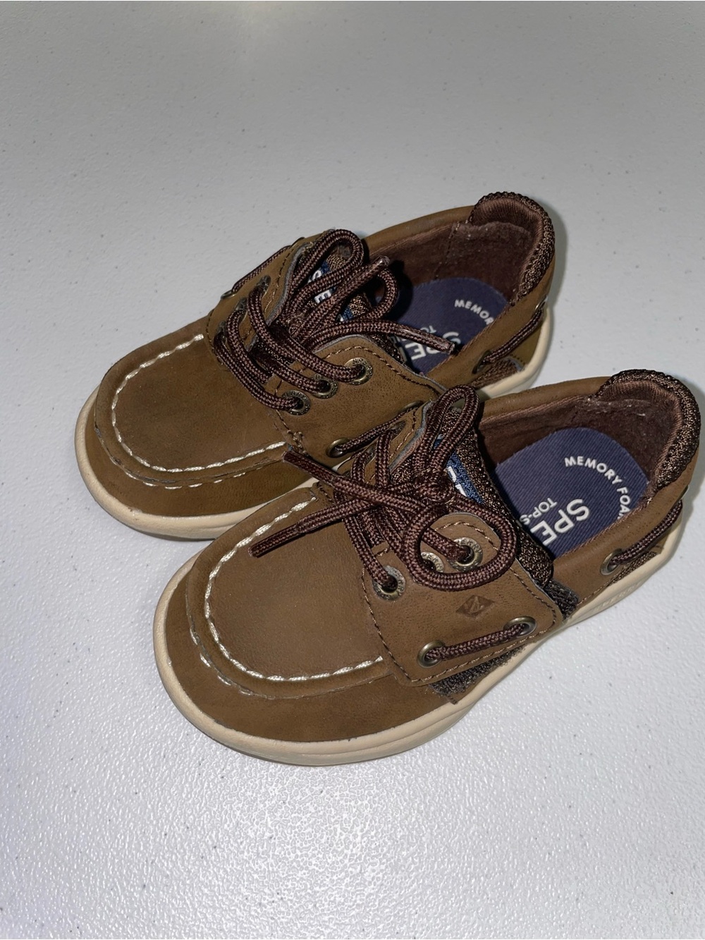 Sperry: Brown Velcro Toddler Shoes/Laces (6)